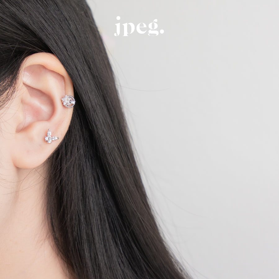 white - lune earring (Brass)