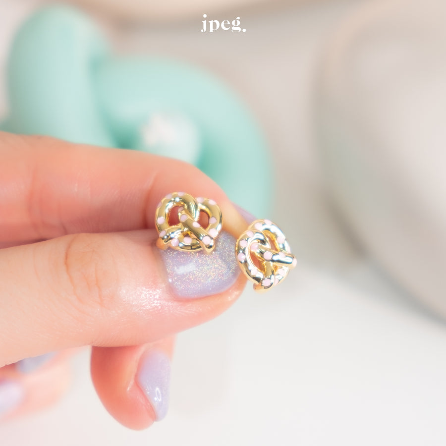 pretzel earring (enamel)