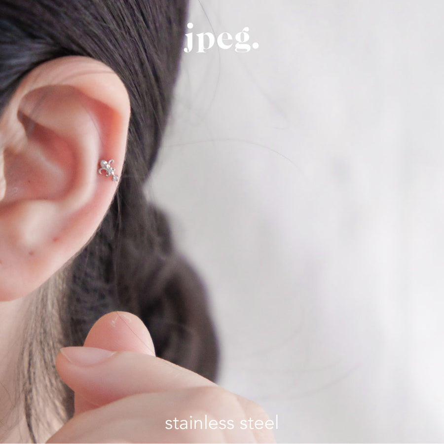(stainless) iris piercing