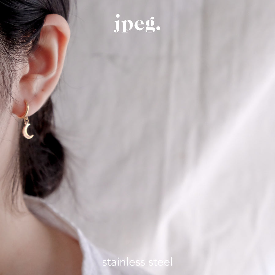 (stainless) tiny moon hoop earring